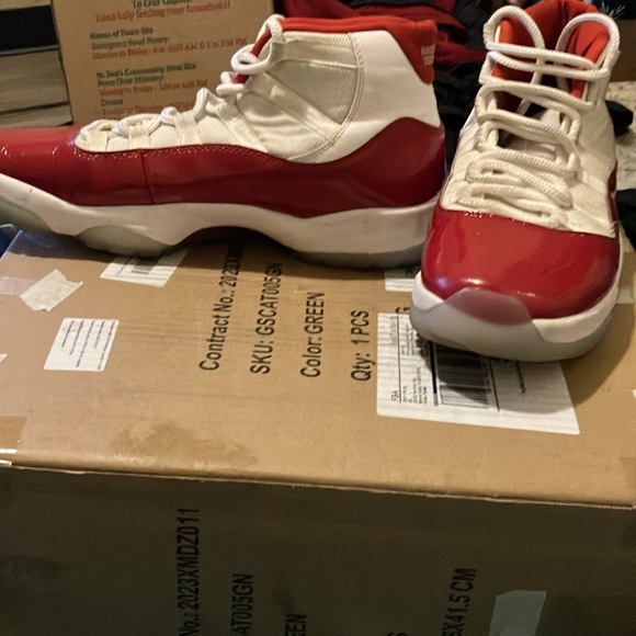 What are you saying share key details like brand size and color (required) . - Picture 3 of 7